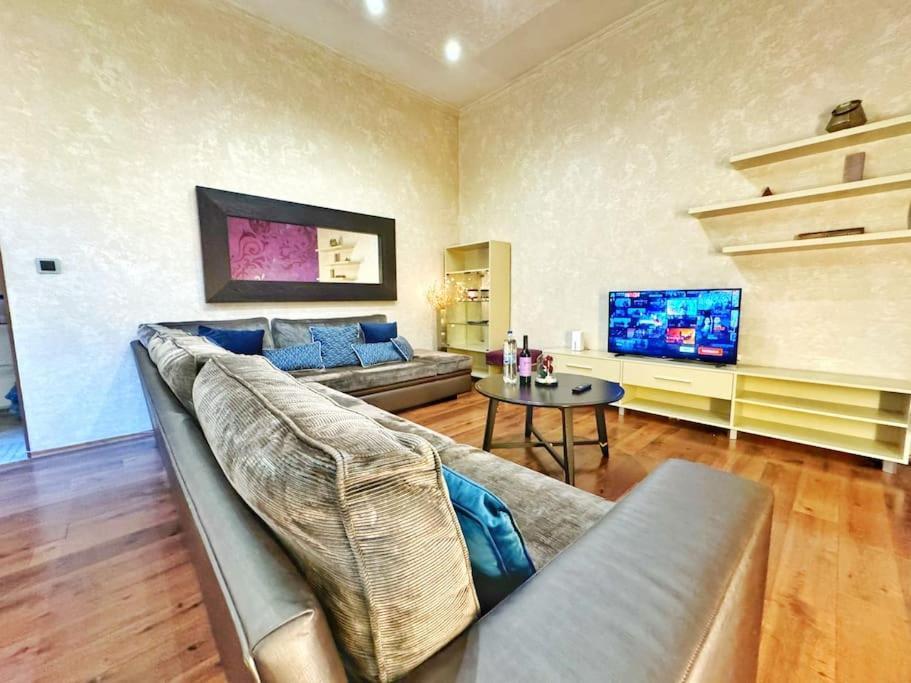 Ultra Central Apartment / 10 Ppl Budapest Exterior photo